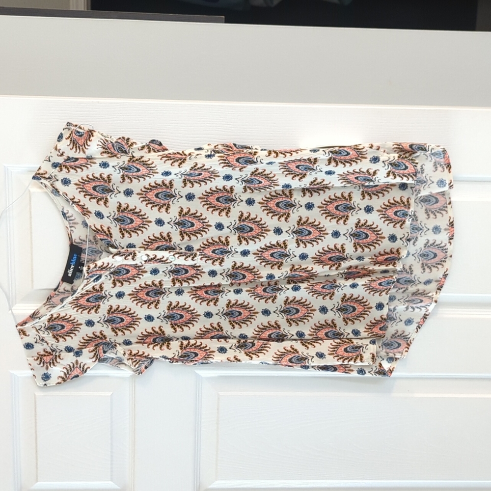 Cute silky top